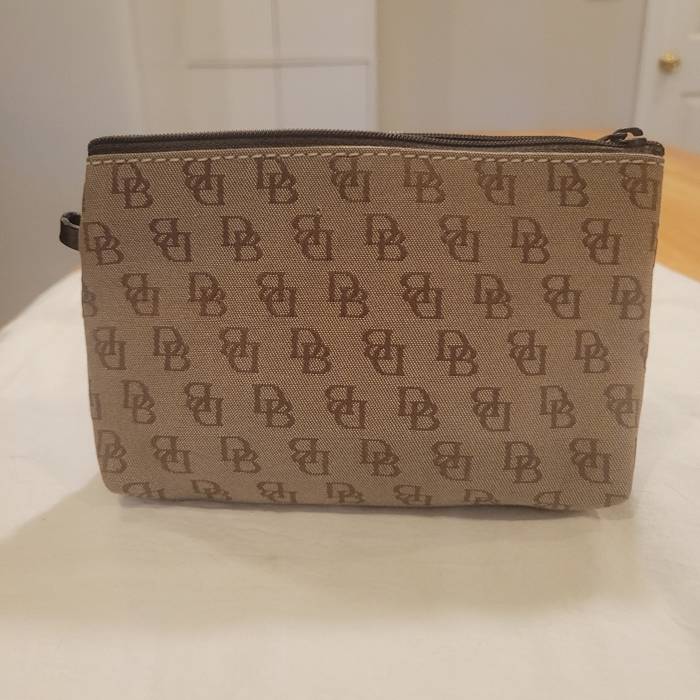 👛EUC~ DOONEY & BOURKE MAKEUP STYLE BAG